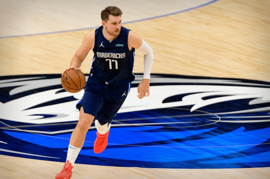 Luka Dončić Leads Mavericks to Pivotal Game 5 Victory Over Thunder